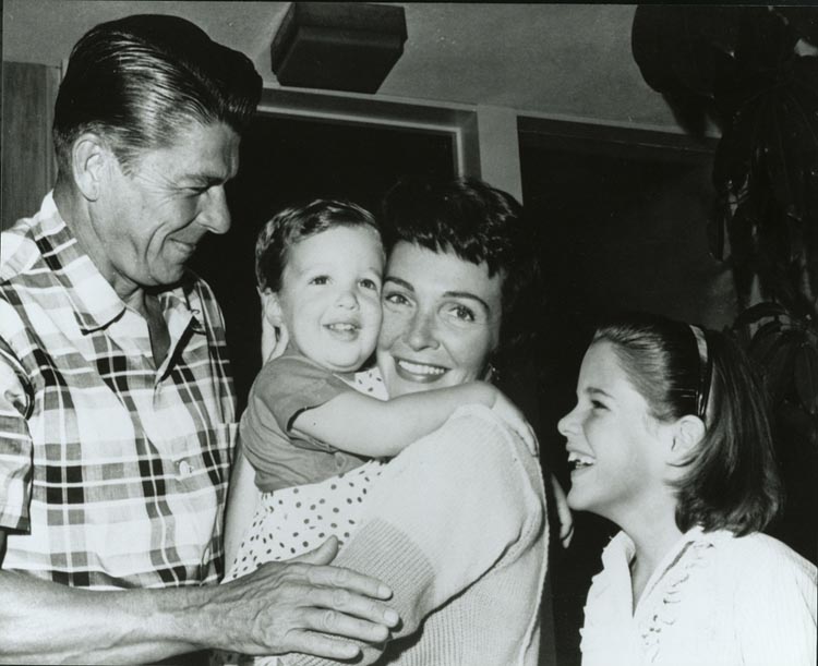 h18-1 Reagan family circa 1961