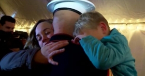 US Marine makes heartwarming holiday return to family