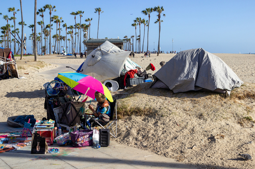 Officials Finally Begin Clearing Zones Of Venice Boardwalk Homeless ...